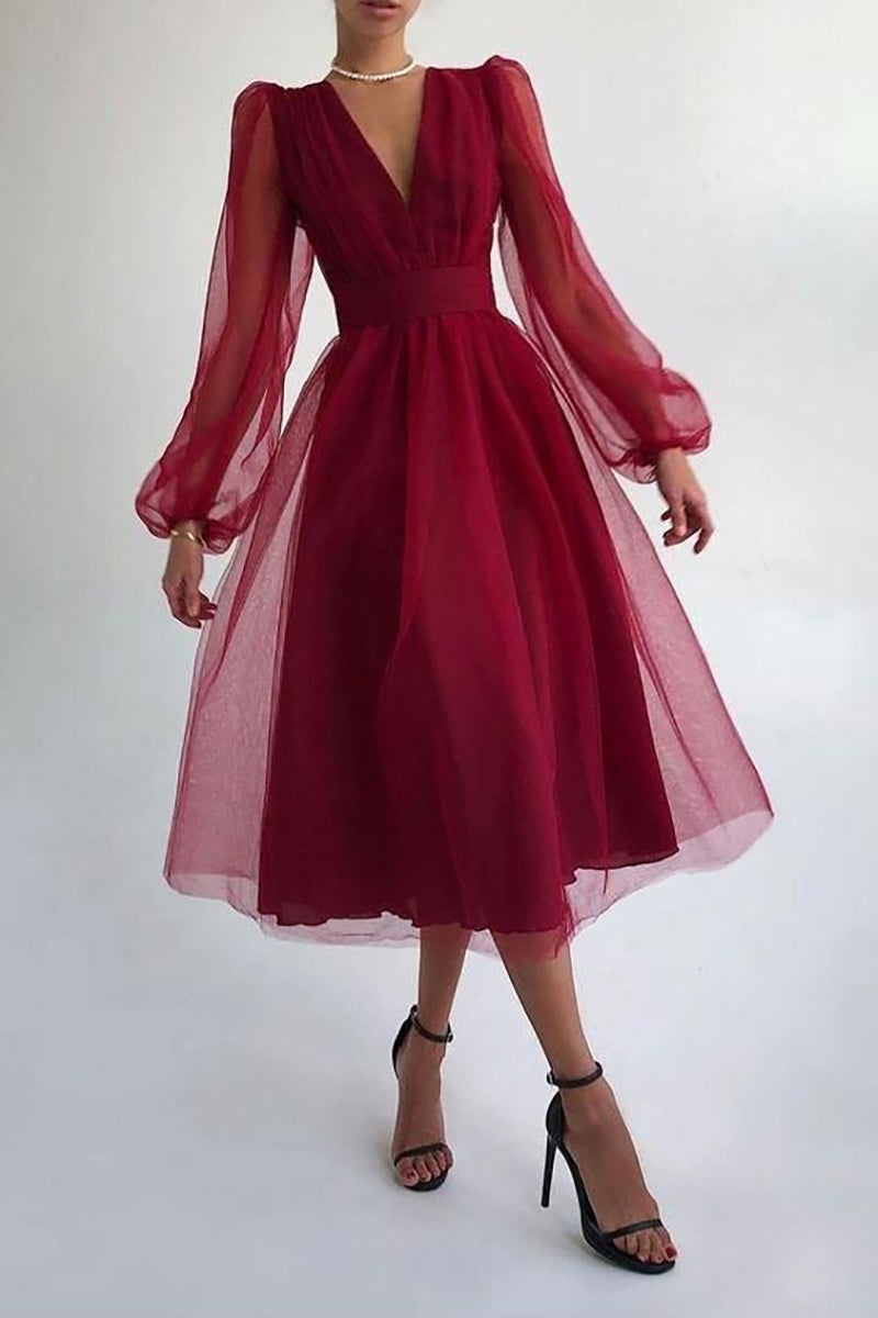 Beautifully Finished Dress in a Timeless Design