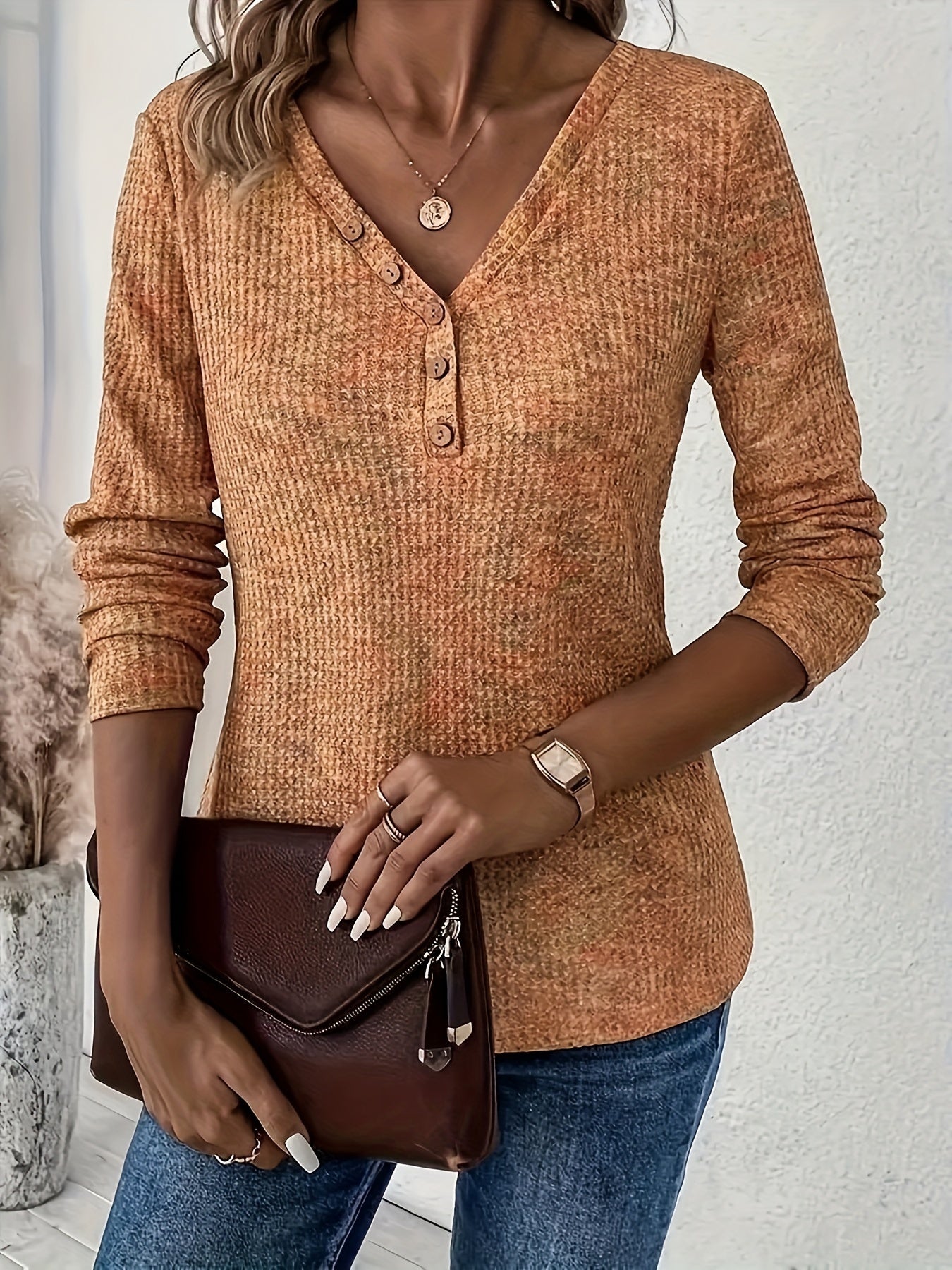 Effortlessly Elegant Blouse with a Timeless Design