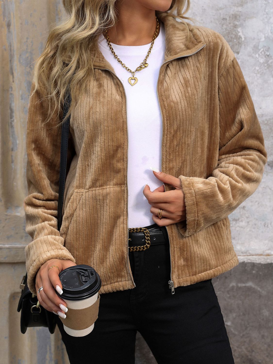 Well Tailored Jacket with a Graceful Silhouette