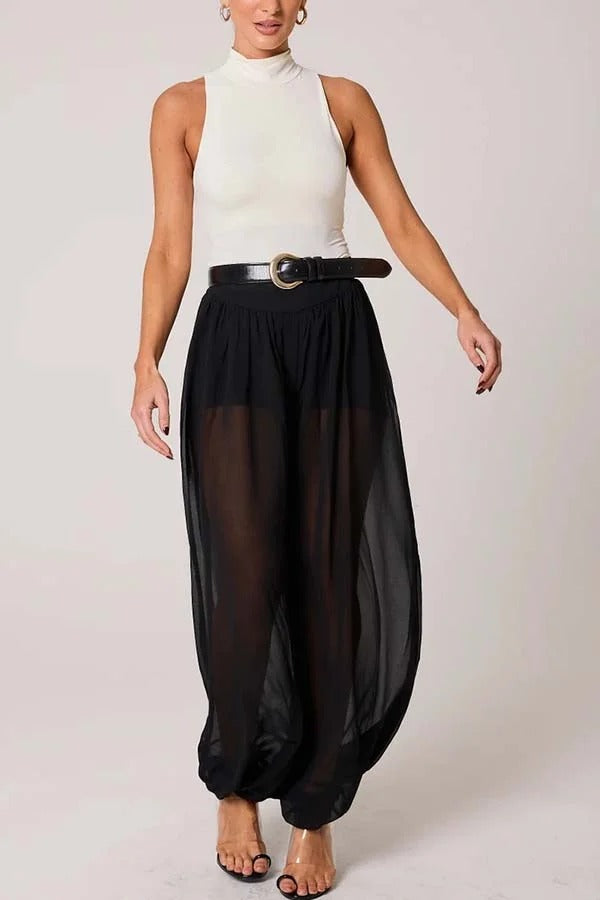 Effortlessly Elegant Pants with a Timeless Design