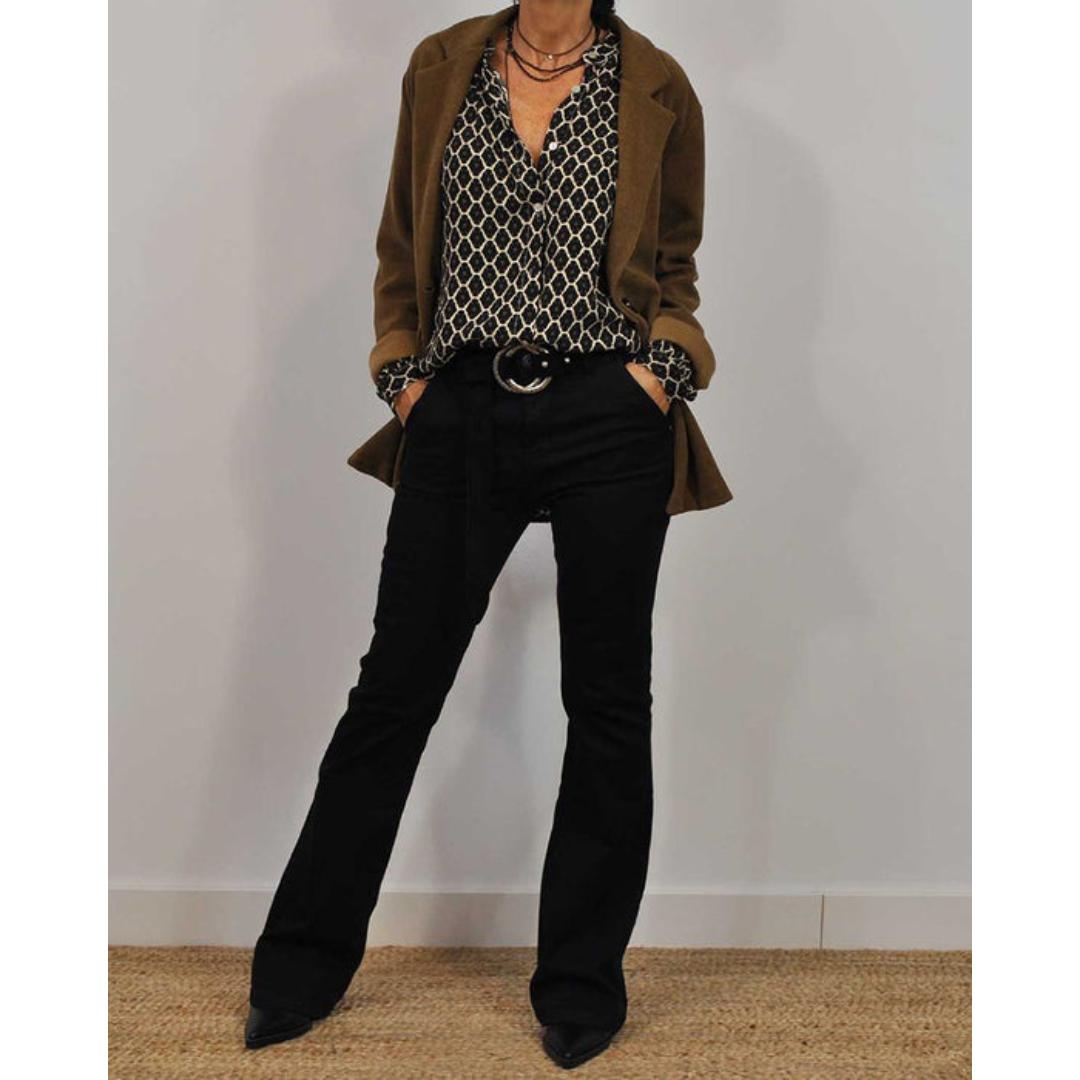 Elegantly Styled Blouse for Everyday Wear