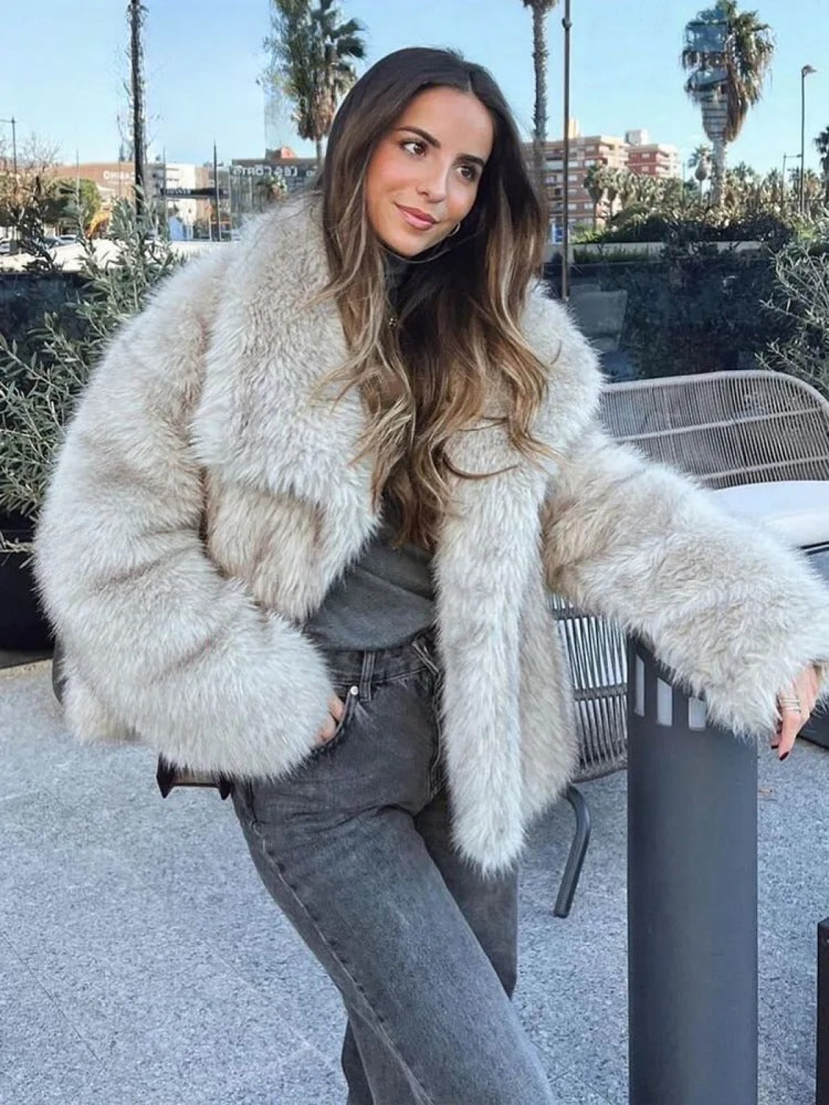 Effortlessly Elegant Jacket with a Timeless Design
