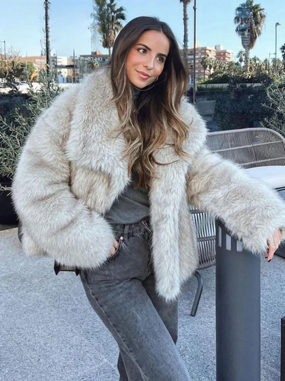 Effortlessly Elegant Jacket with a Timeless Design