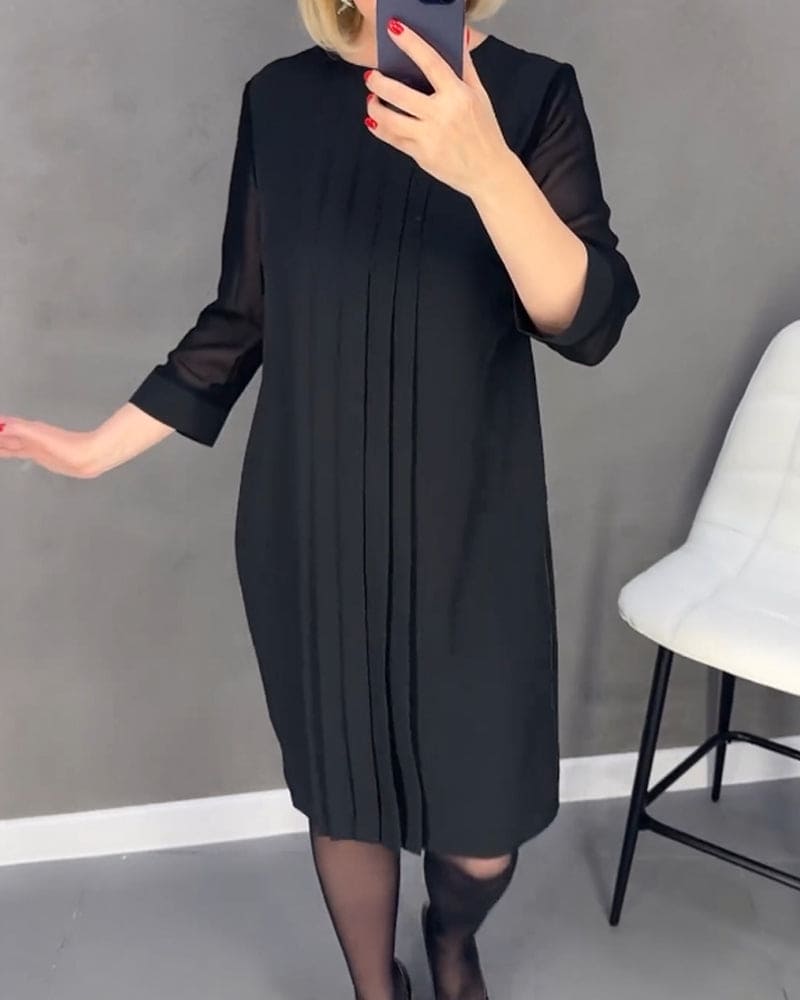 Beautifully Finished Dress in a Timeless Design