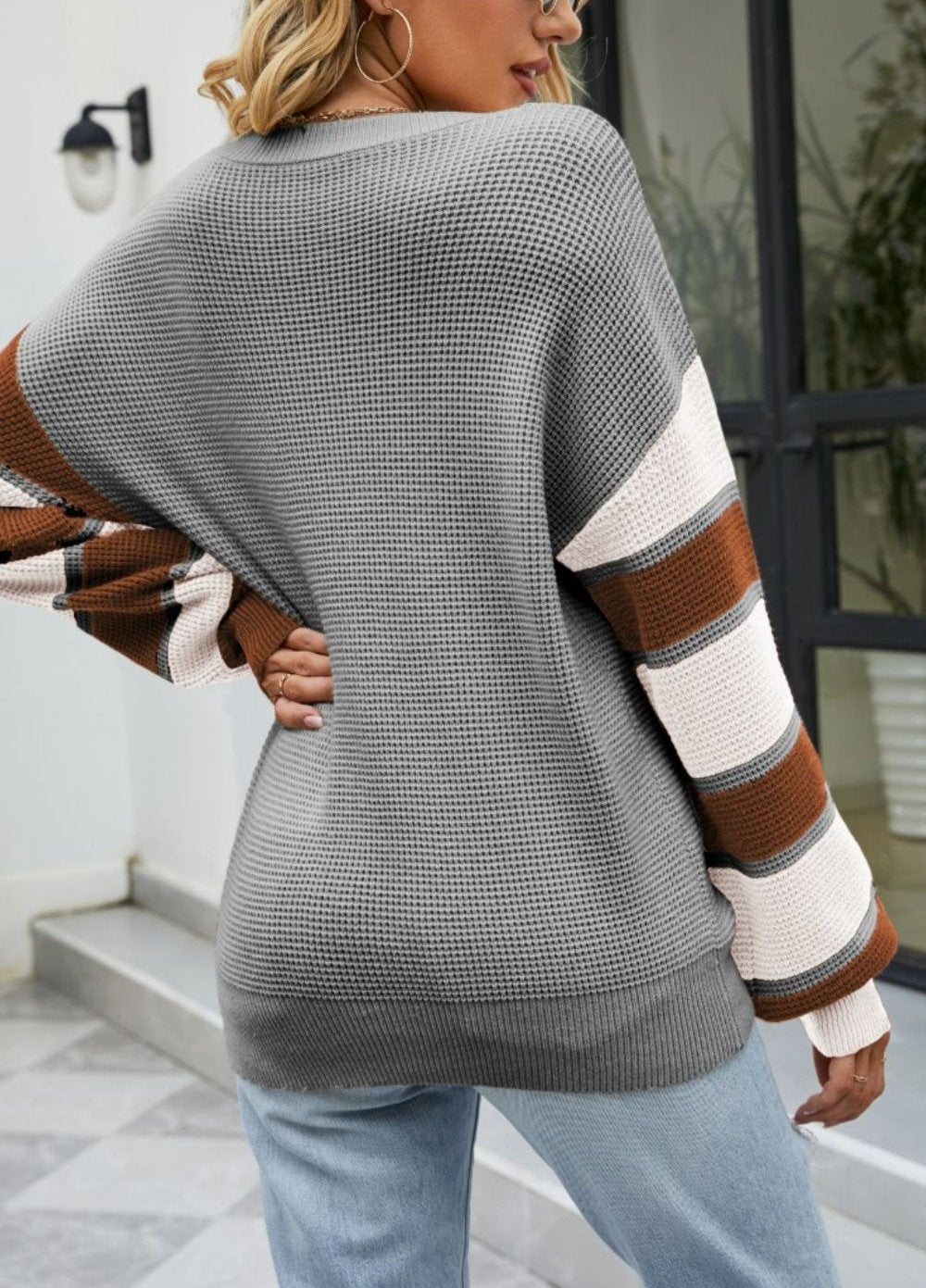 Effortlessly Elegant Sweater with a Timeless Design