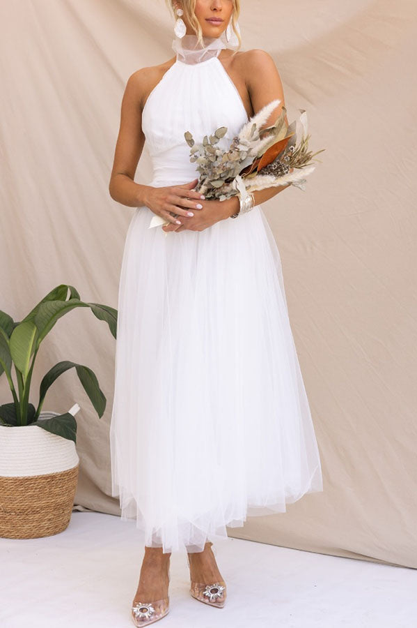 Beautifully Finished Dress in a Timeless Design