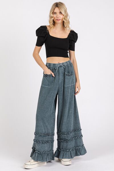 Elegantly Styled Trousers for Everyday Wear