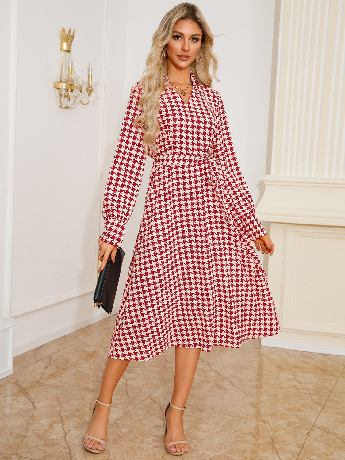 Well Tailored Dress with a Graceful Silhouette