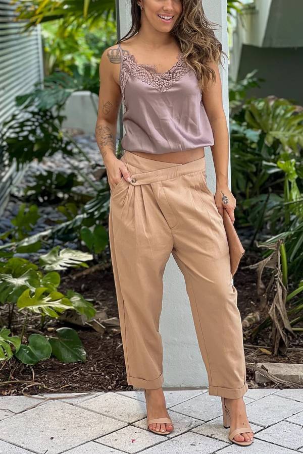 Well Tailored Trousers with a Graceful Silhouette