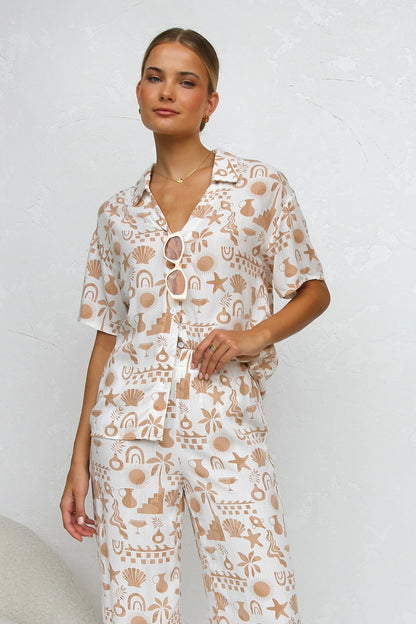 Gracefully Styled Garment for Any Occasion
