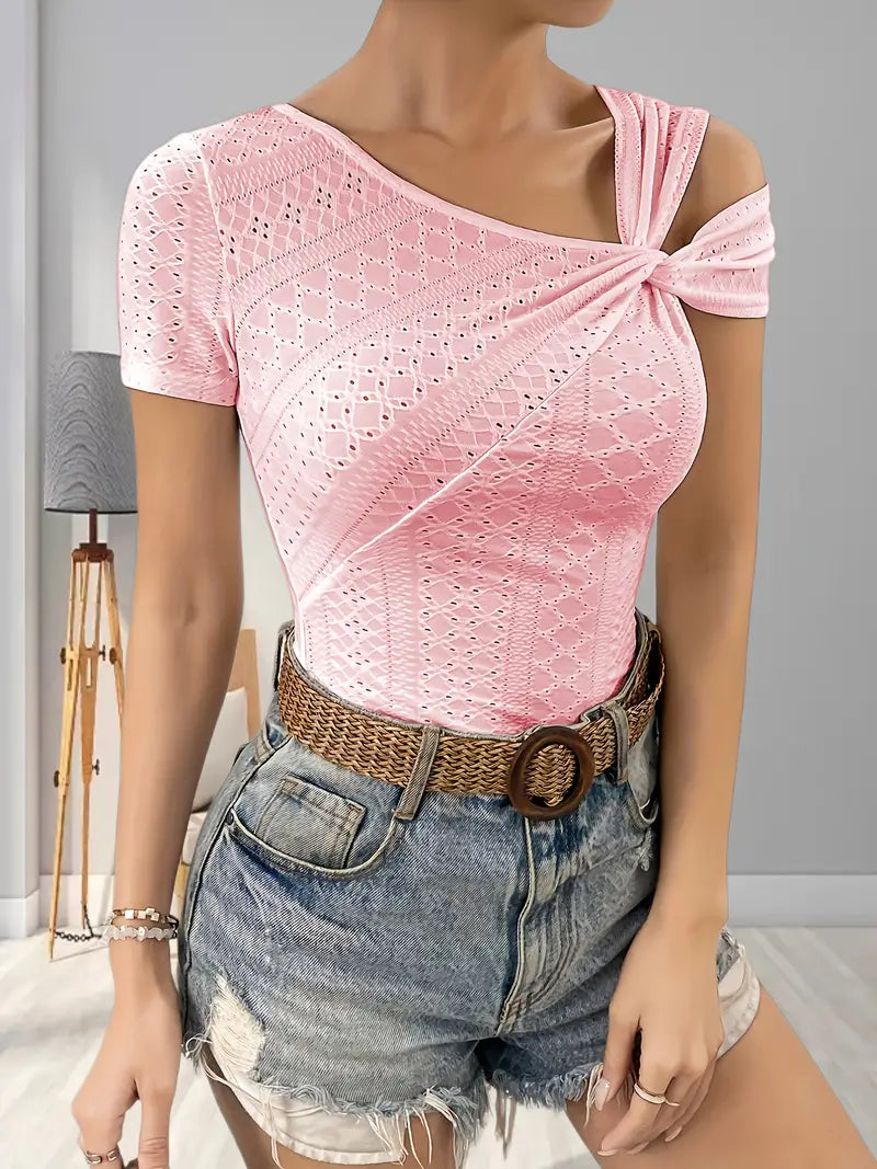 Well Tailored Top with a Graceful Silhouette