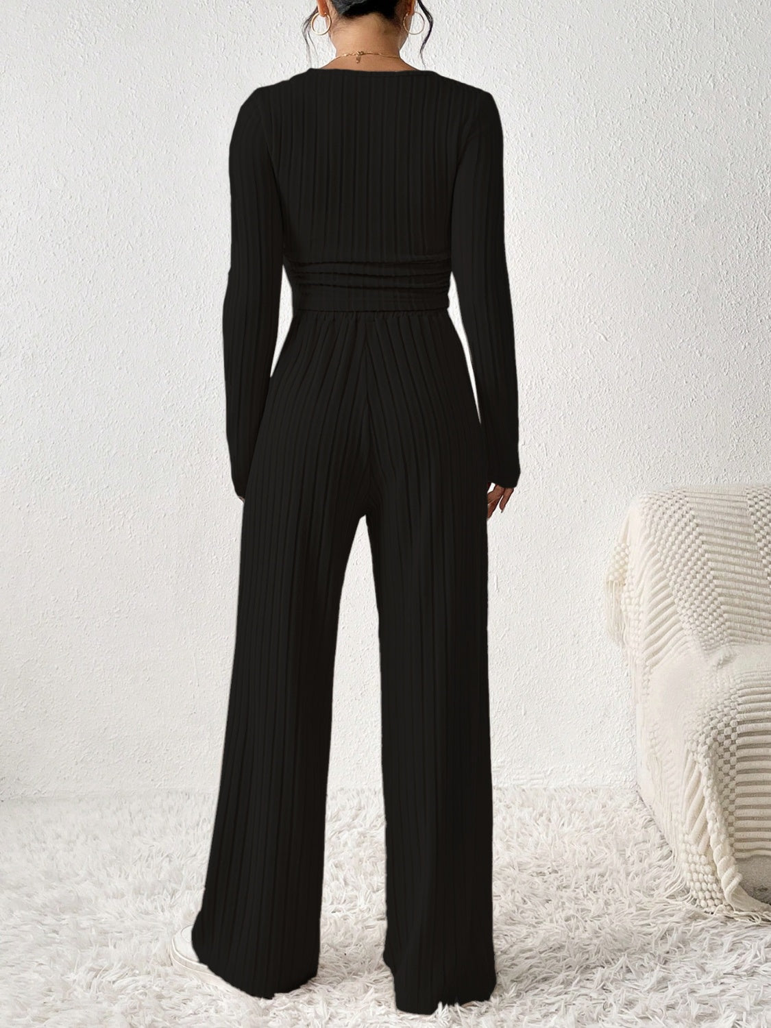 Effortlessly Elegant Trousers with a Timeless Design