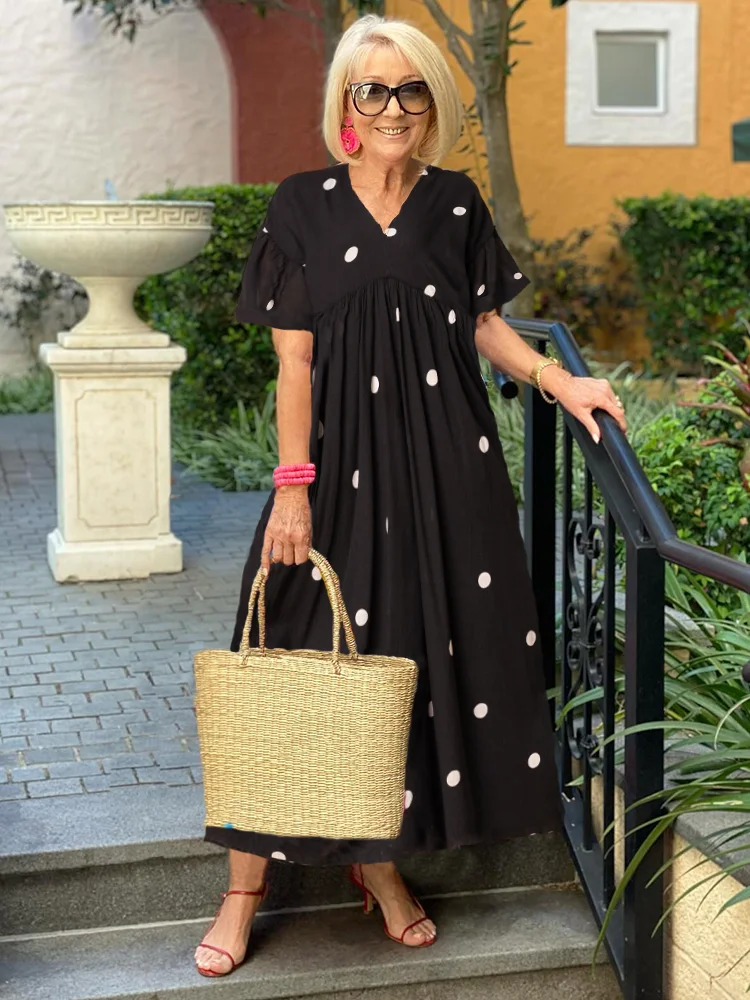 Beautifully Finished Dress in a Timeless Design