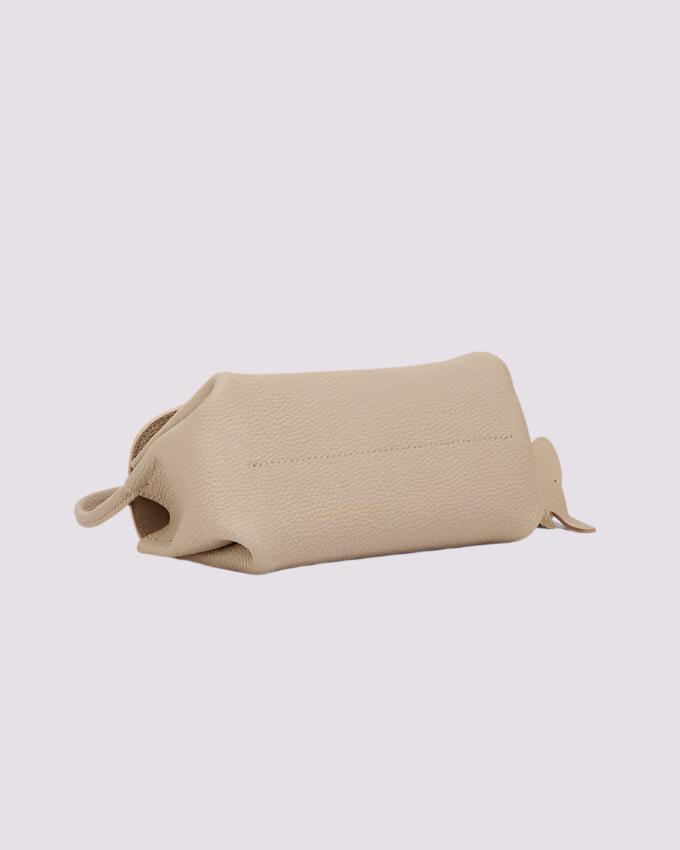 Well Tailored Bag with a Graceful Silhouette