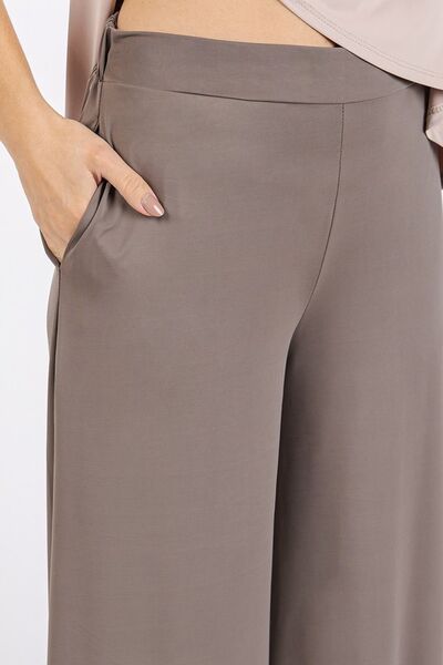 Well Tailored Trousers with a Graceful Silhouette