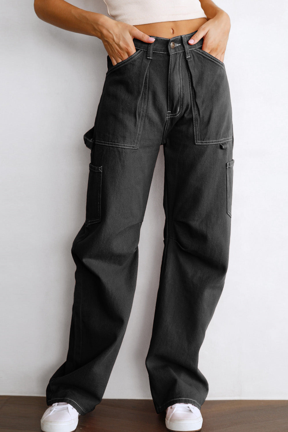 Effortlessly Elegant Pants with a Timeless Design