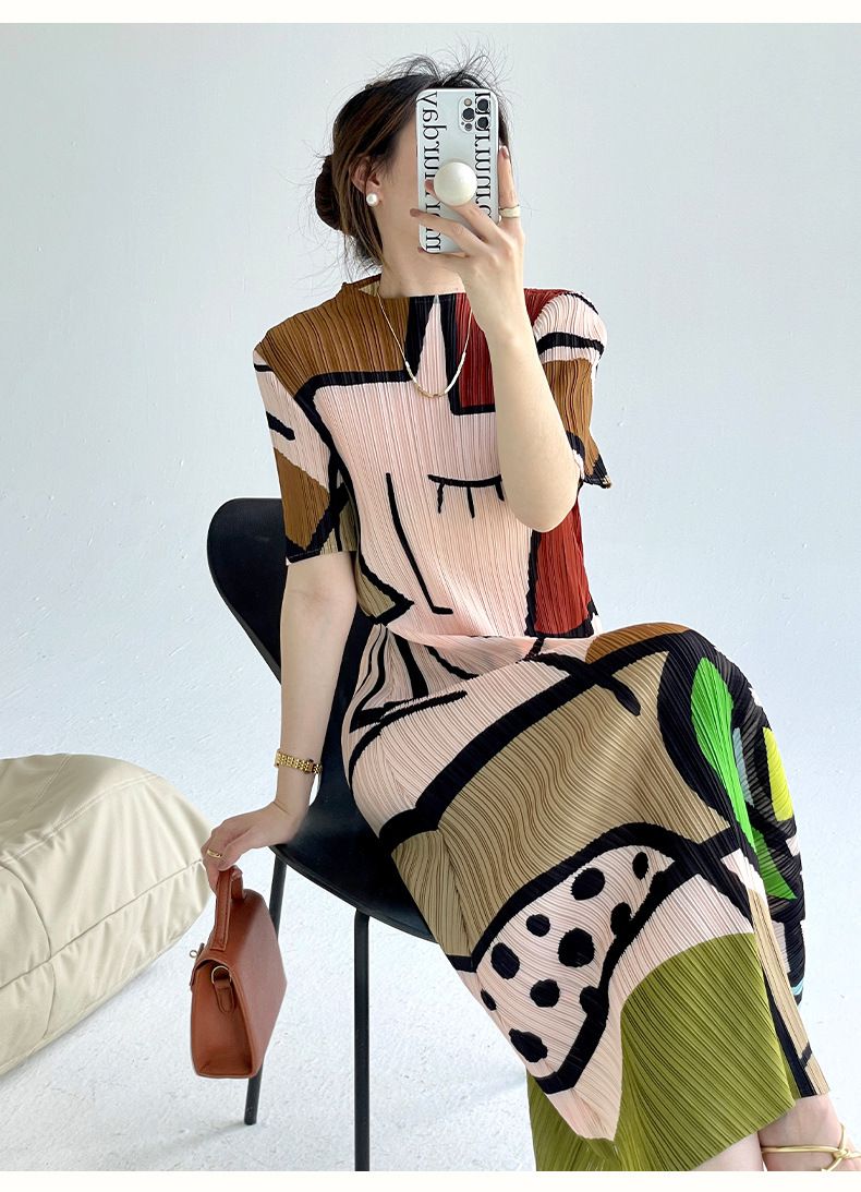 Gracefully Styled Dress for Any Occasion