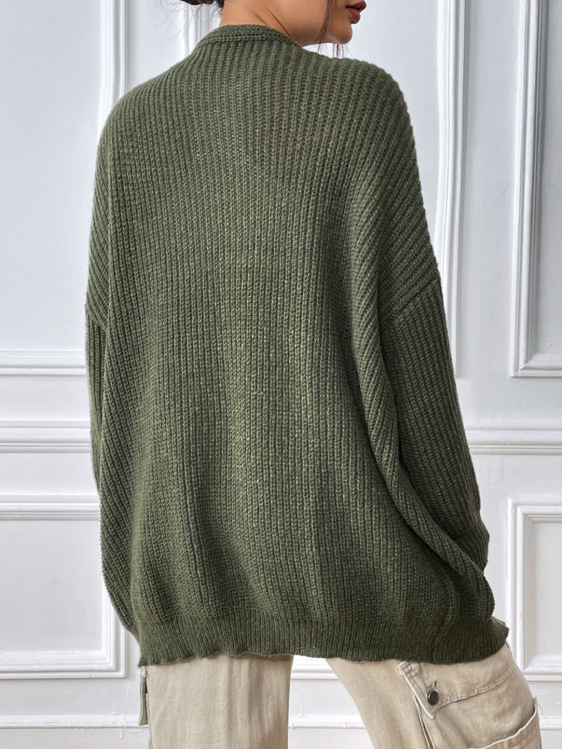 Well Tailored Cardigan with a Graceful Silhouette