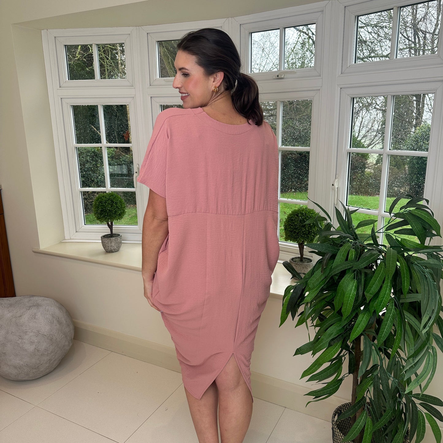 Well Tailored Dress with a Graceful Silhouette