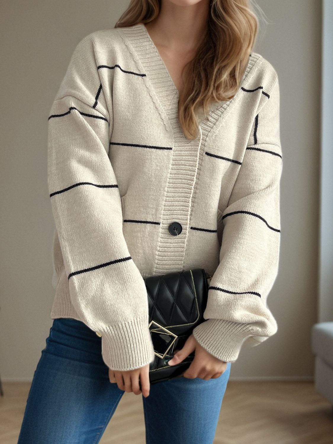 Effortlessly Elegant Cardigan with a Timeless Design
