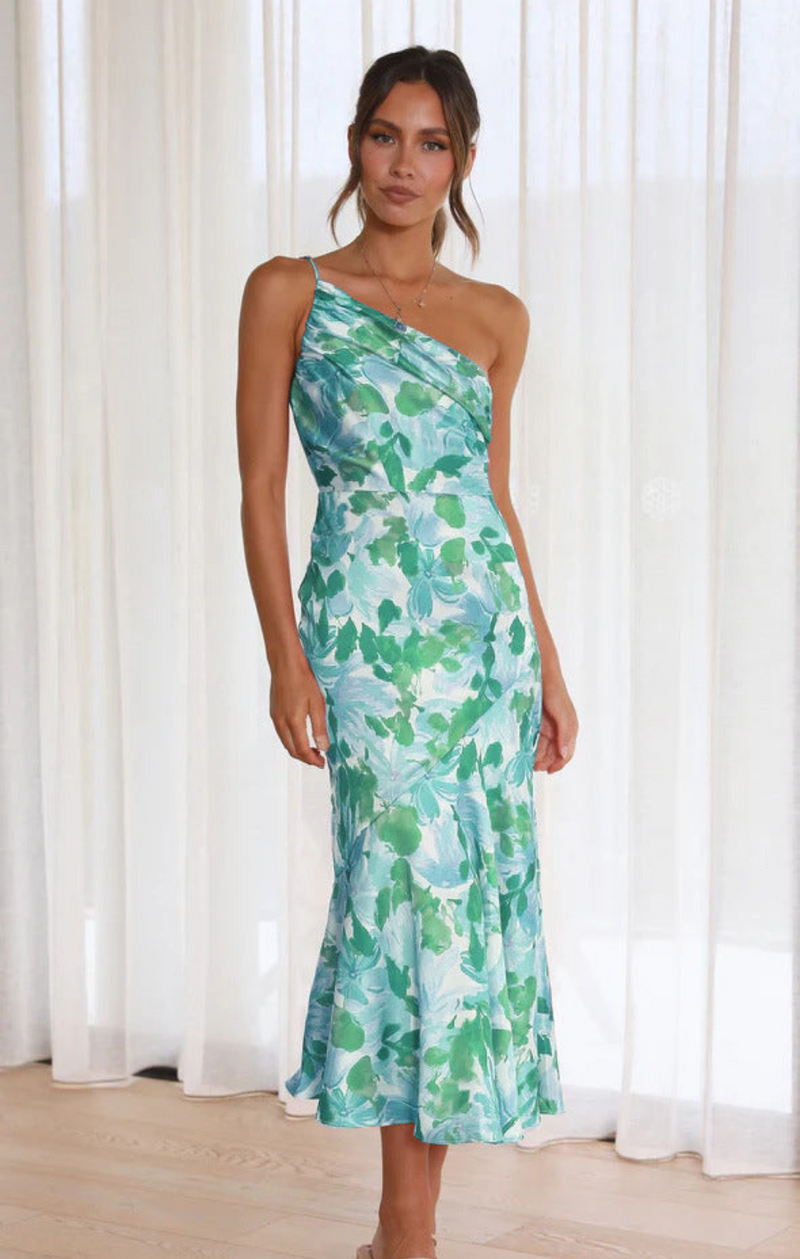 Well Tailored Dress with a Graceful Silhouette