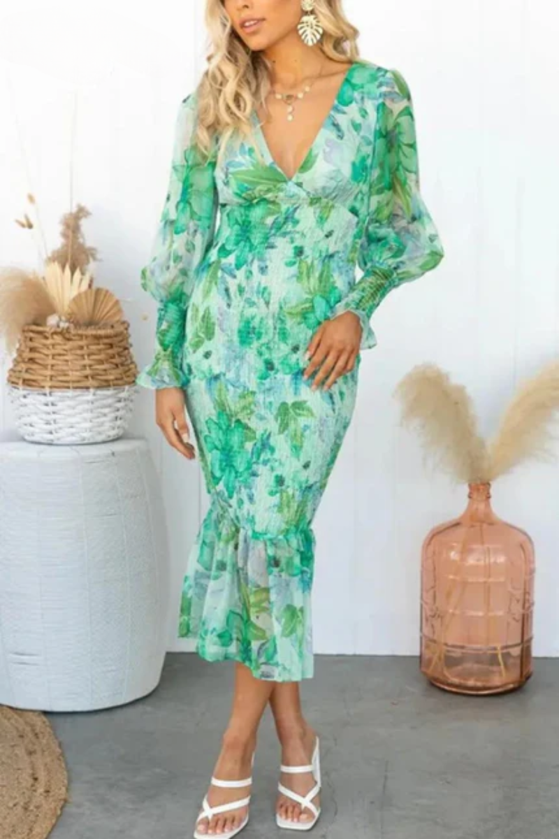 Classic Vintage Dress with a Flattering Fit