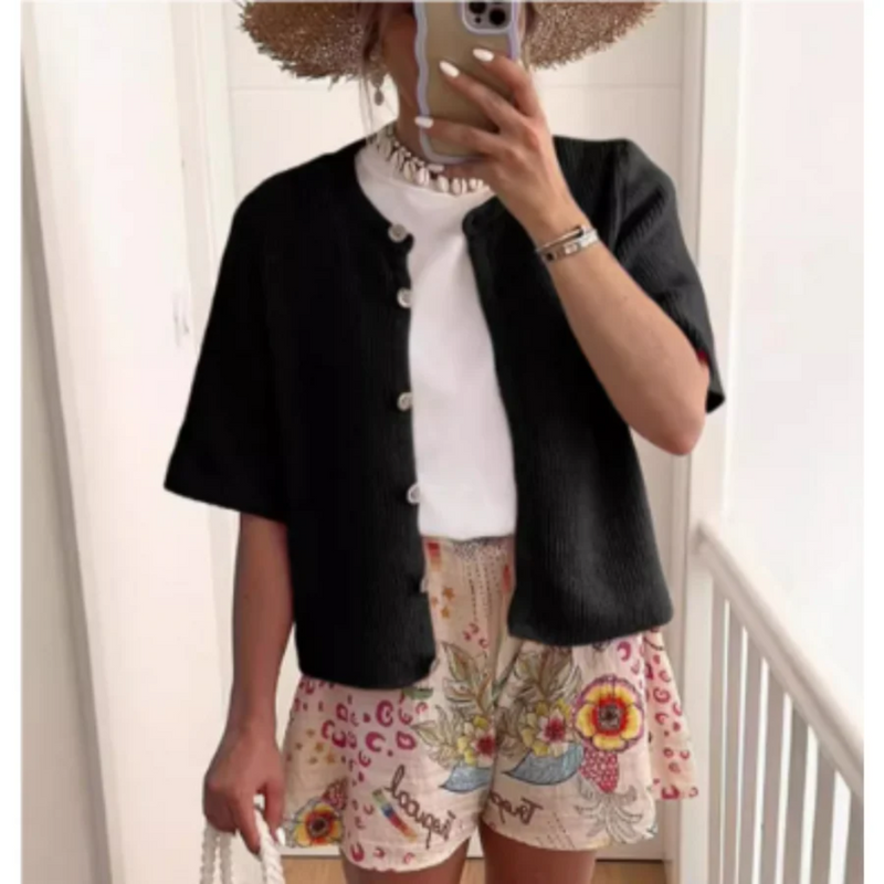 Well Tailored Cardigan with a Graceful Silhouette