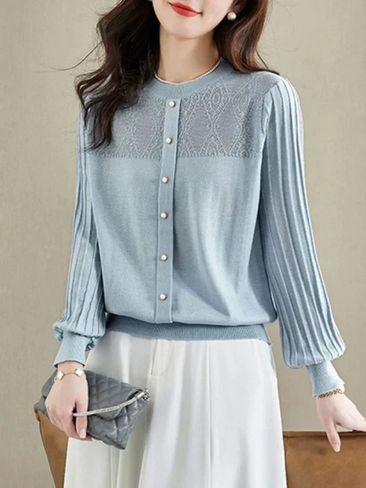 Effortlessly Elegant Blouse with a Timeless Design