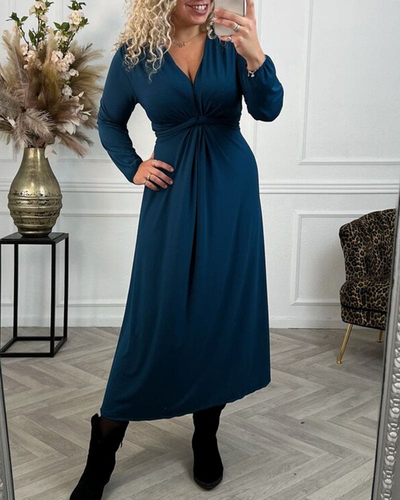 Sophisticated Dress with a Clean Classic Look