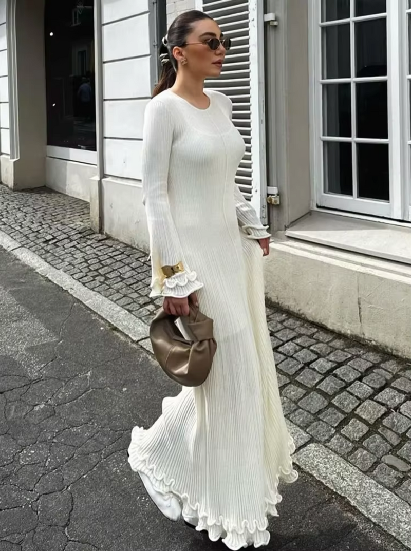 Beautifully Finished Dress in a Timeless Design