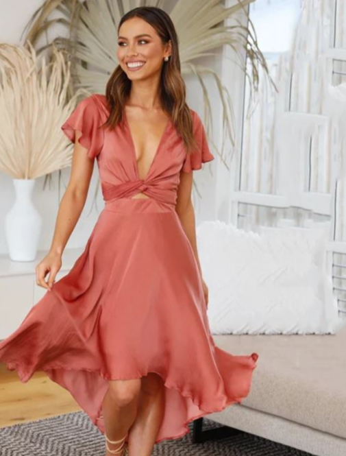 Beautifully Finished Dress in a Timeless Design