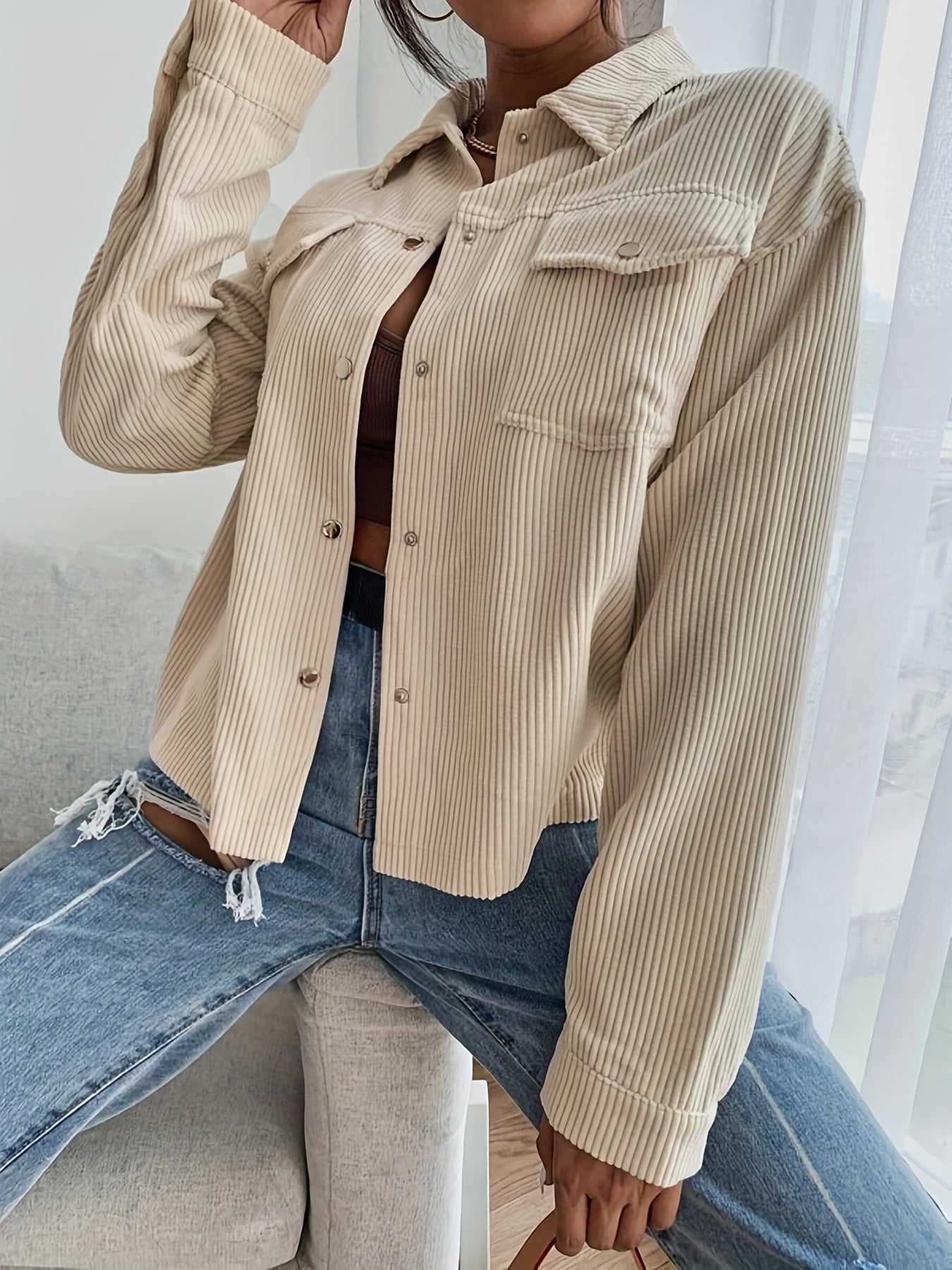 Well Tailored Jacket with a Graceful Silhouette