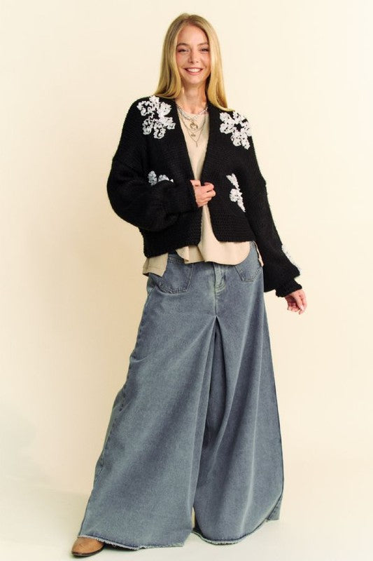 Well Tailored Cardigan with a Graceful Silhouette