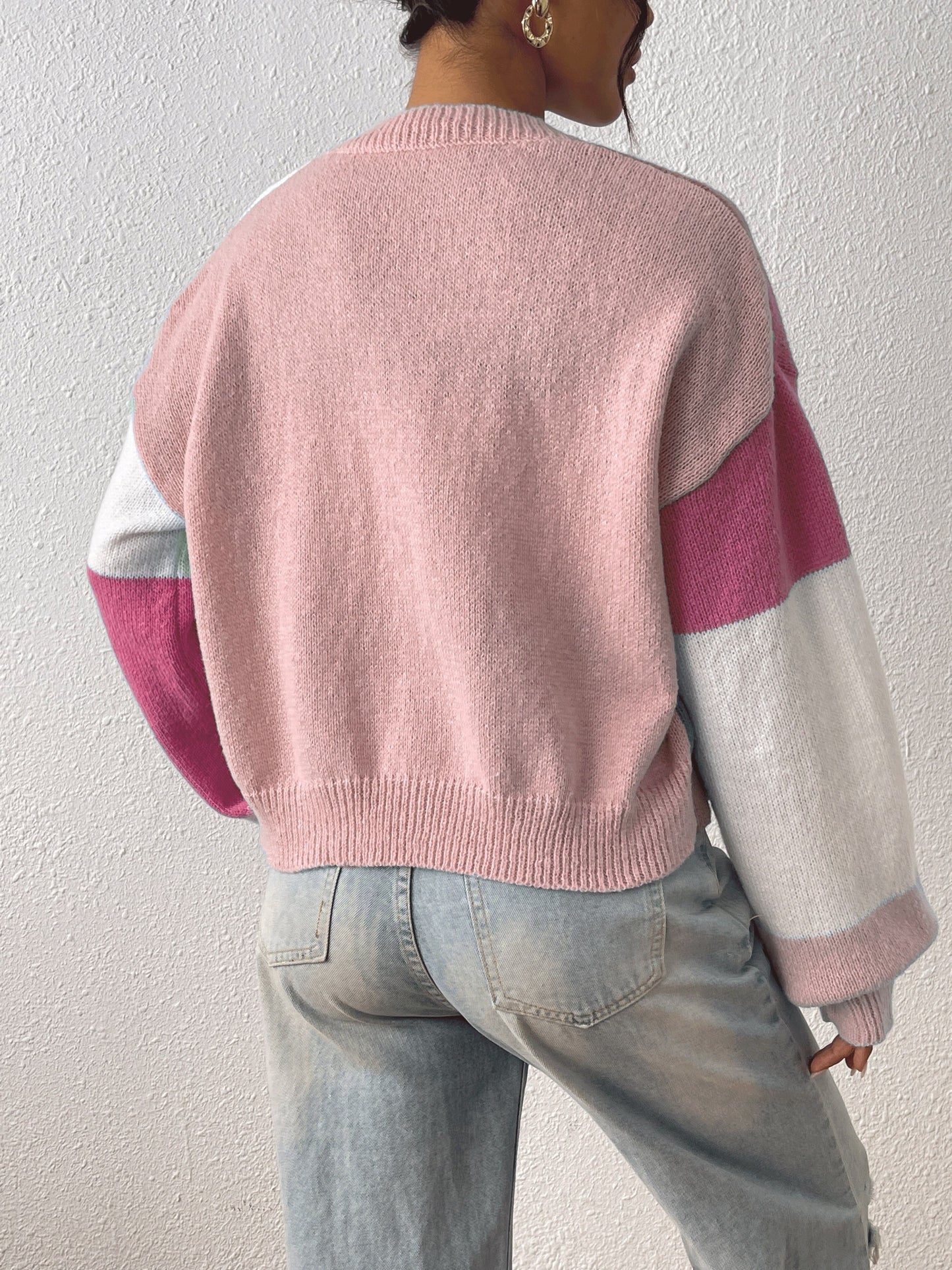 Well Tailored Cardigan with a Graceful Silhouette
