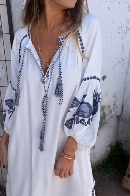 Effortlessly Elegant Dress with a Timeless Design