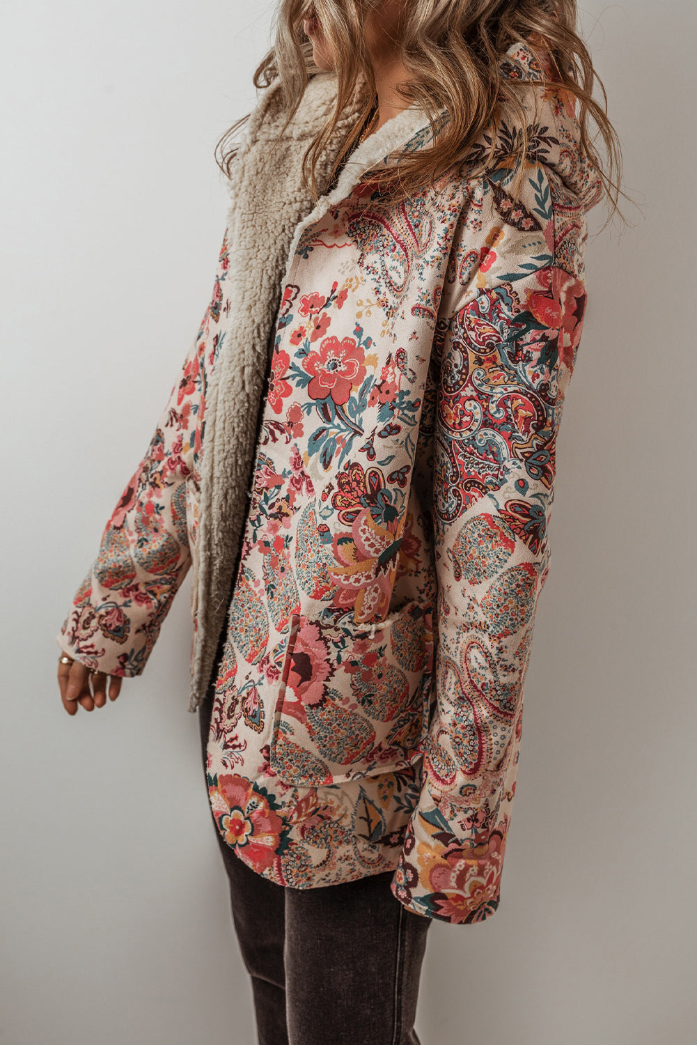 Effortlessly Elegant Jacket with a Timeless Design