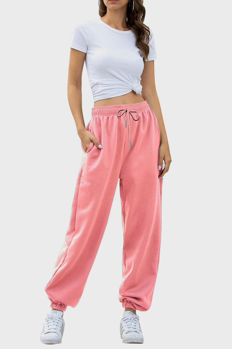 Effortlessly Elegant Pants with a Timeless Design