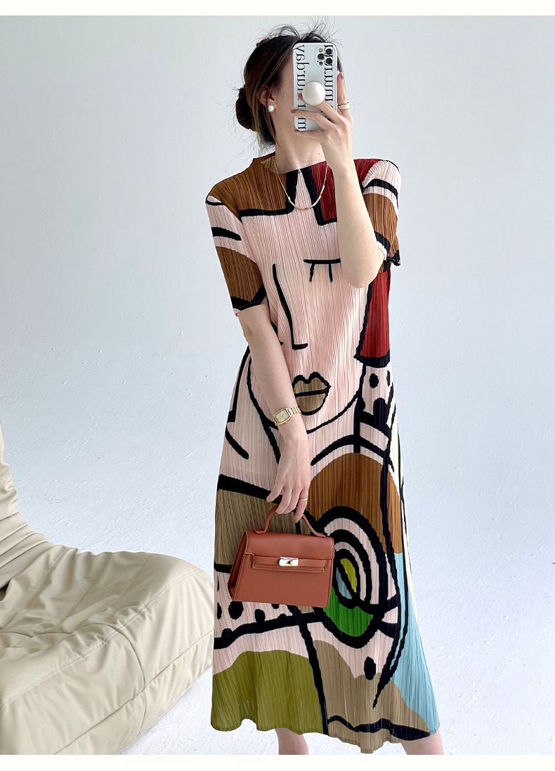 Gracefully Styled Dress for Any Occasion
