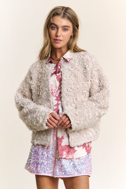 Well Tailored Jacket with a Graceful Silhouette