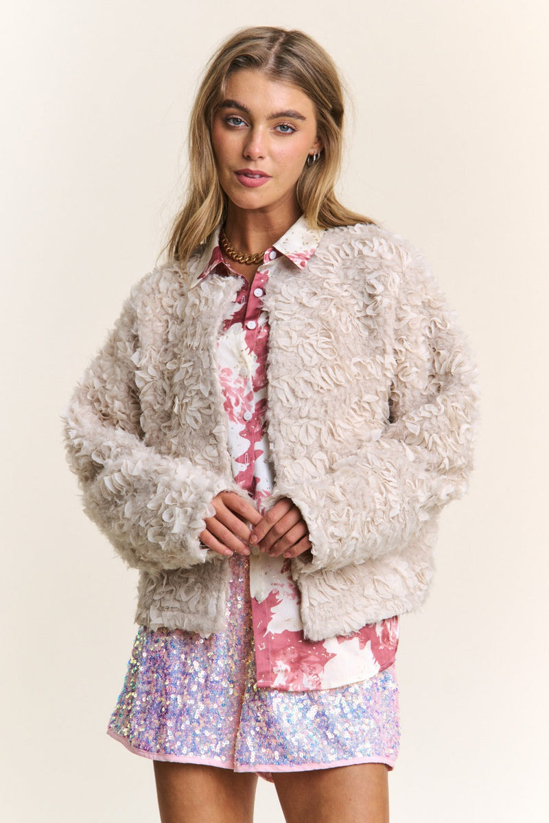 Well Tailored Jacket with a Graceful Silhouette