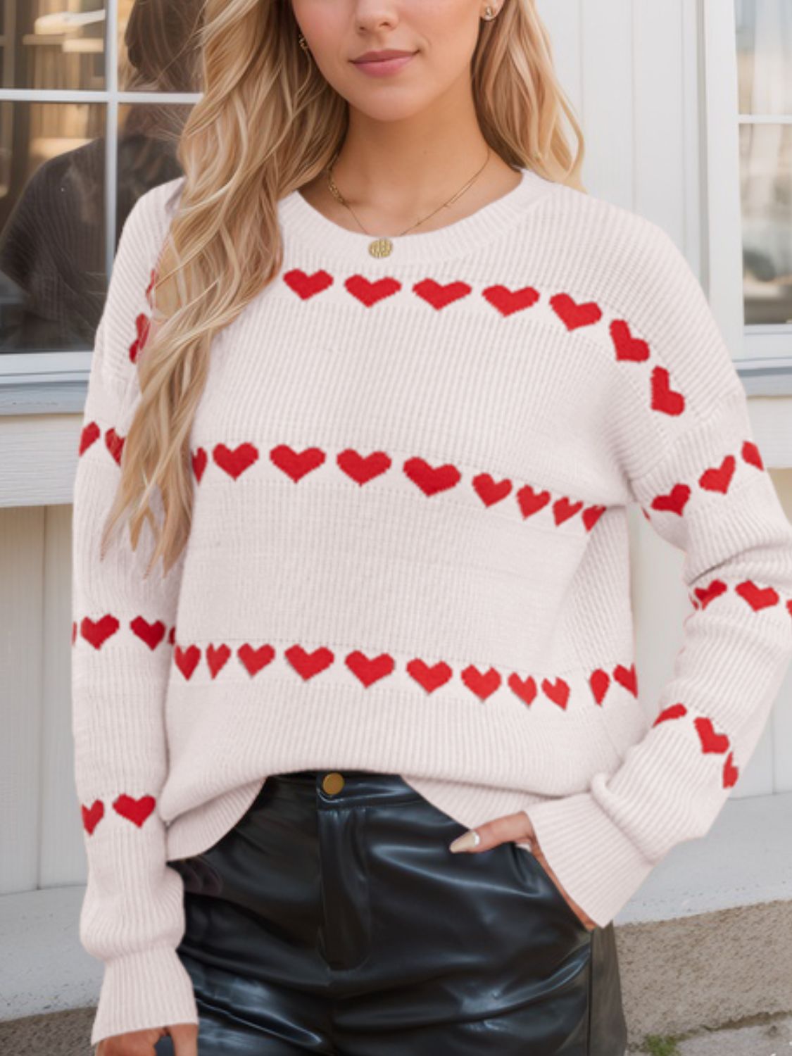 Well Tailored Sweater with a Graceful Silhouette