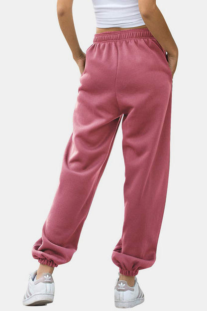 Effortlessly Elegant Pants with a Timeless Design