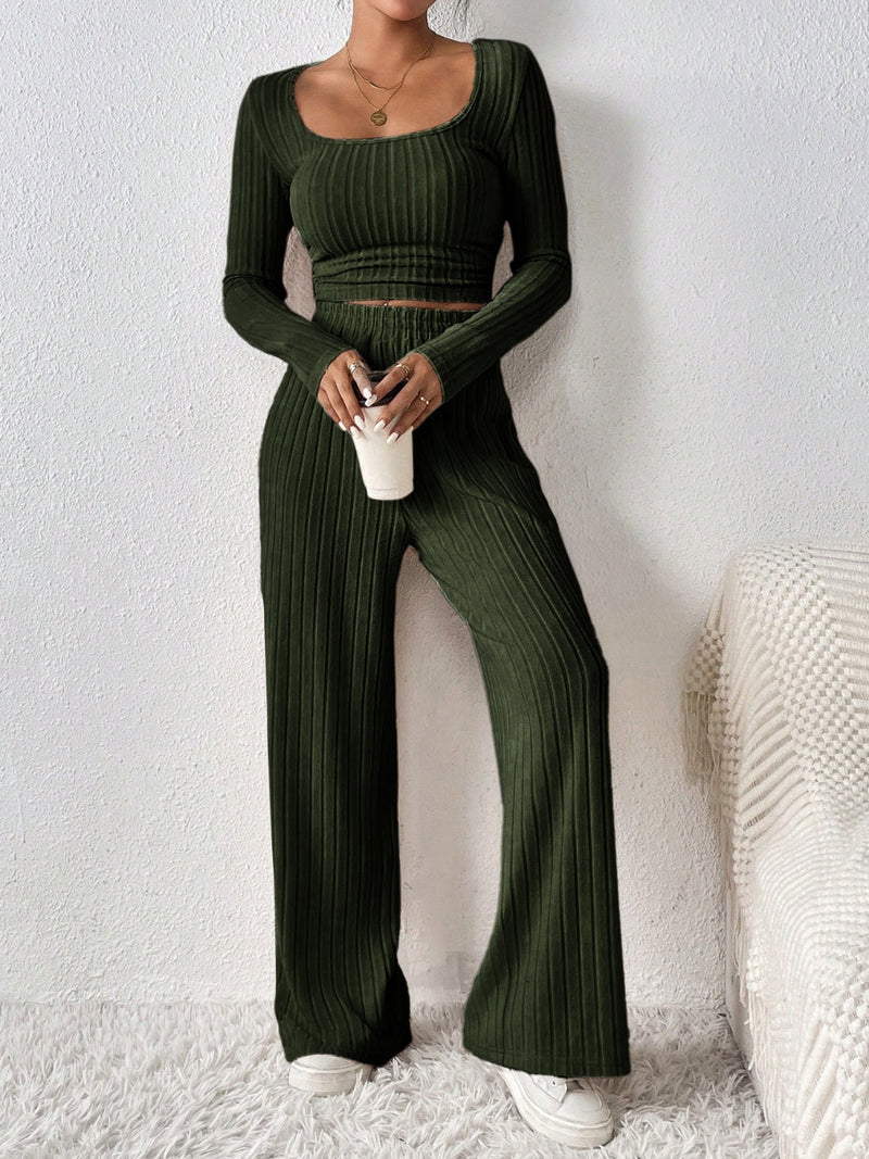 Effortlessly Elegant Trousers with a Timeless Design