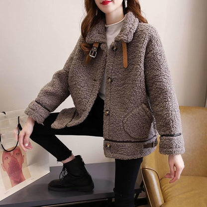 Well Tailored Coat with a Graceful Silhouette