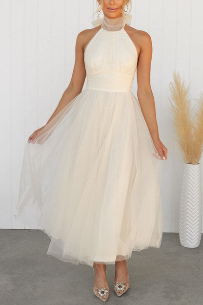 Beautifully Finished Dress in a Timeless Design