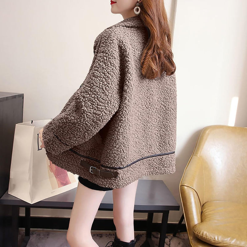 Well Tailored Coat with a Graceful Silhouette