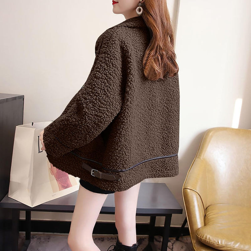 Well Tailored Coat with a Graceful Silhouette