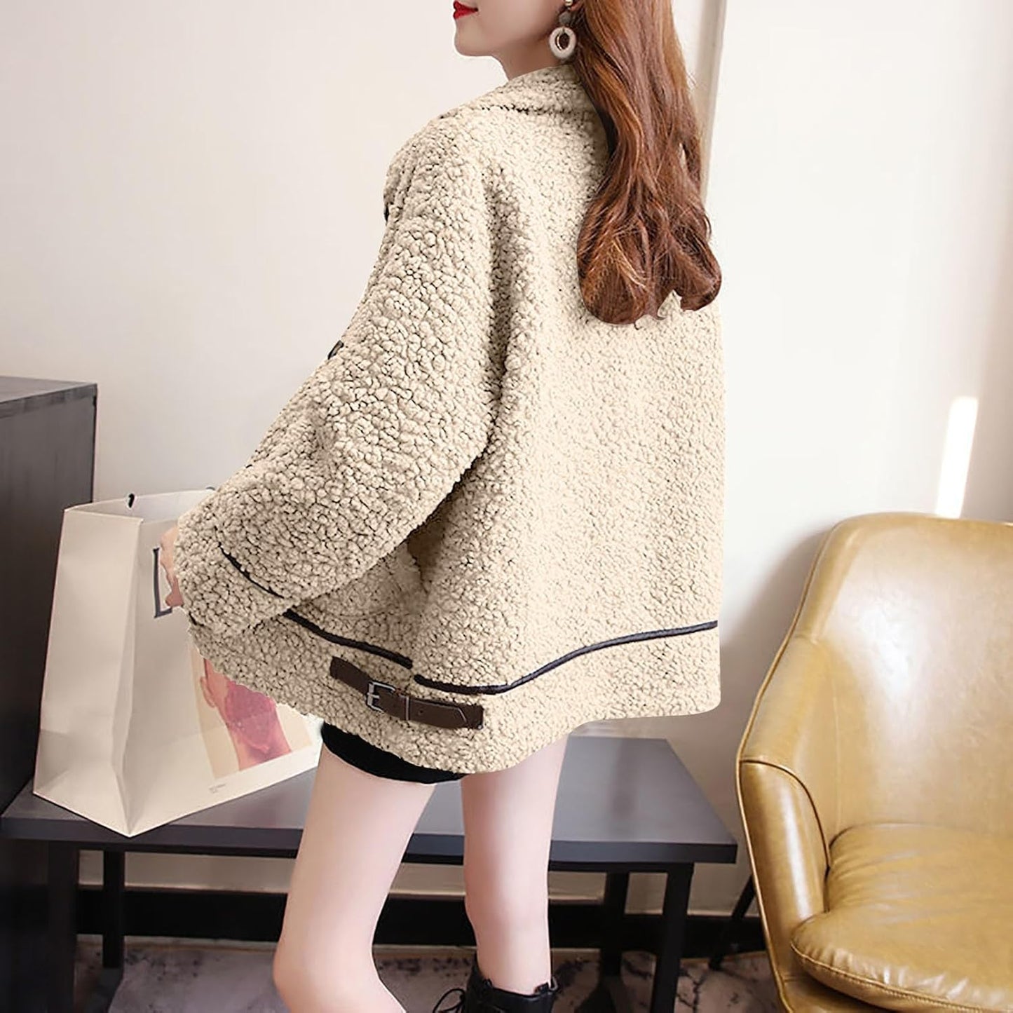 Well Tailored Coat with a Graceful Silhouette