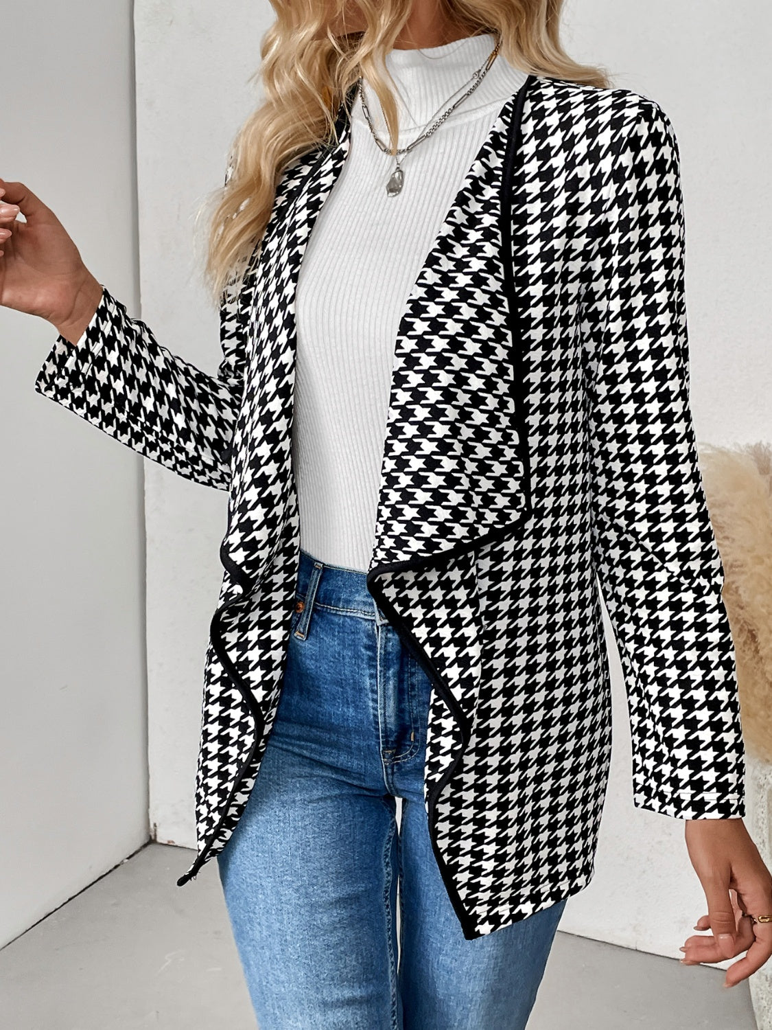 Well Tailored Jacket with a Graceful Silhouette