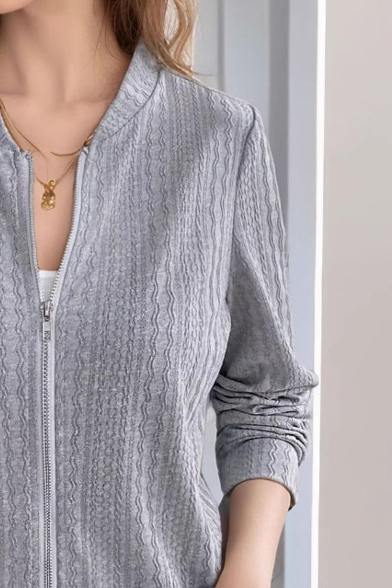 Effortlessly Elegant Jacket with a Timeless Design